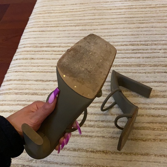 YEEZY SEASON 8 SANDAL HEEL - Picture 7 of 7